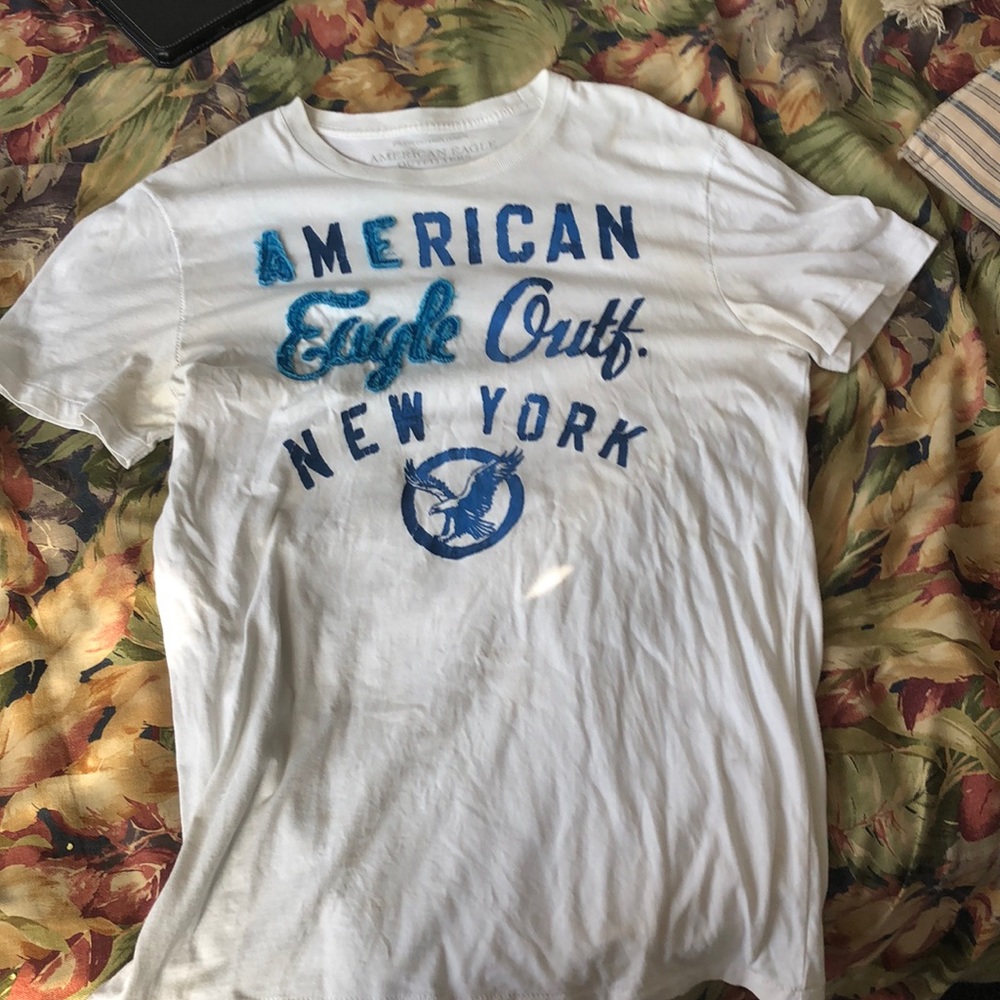 American eagle outfitters white tee